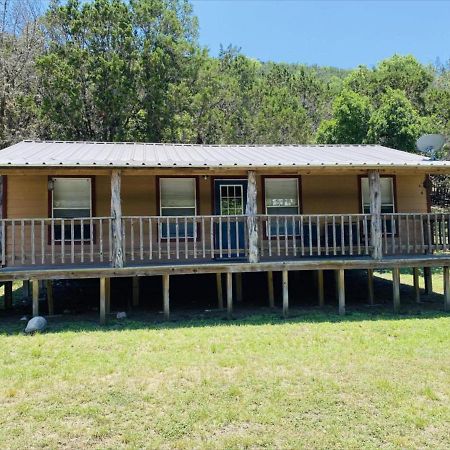 Riverstone Cabins Hotel Leakey Екстериор снимка