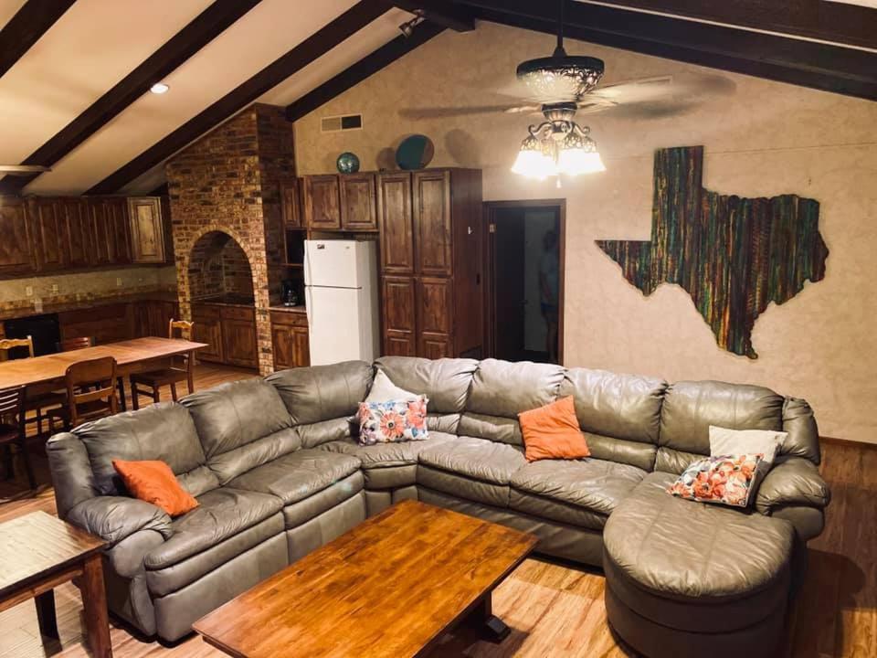 Riverstone Cabins Hotel Leakey Екстериор снимка