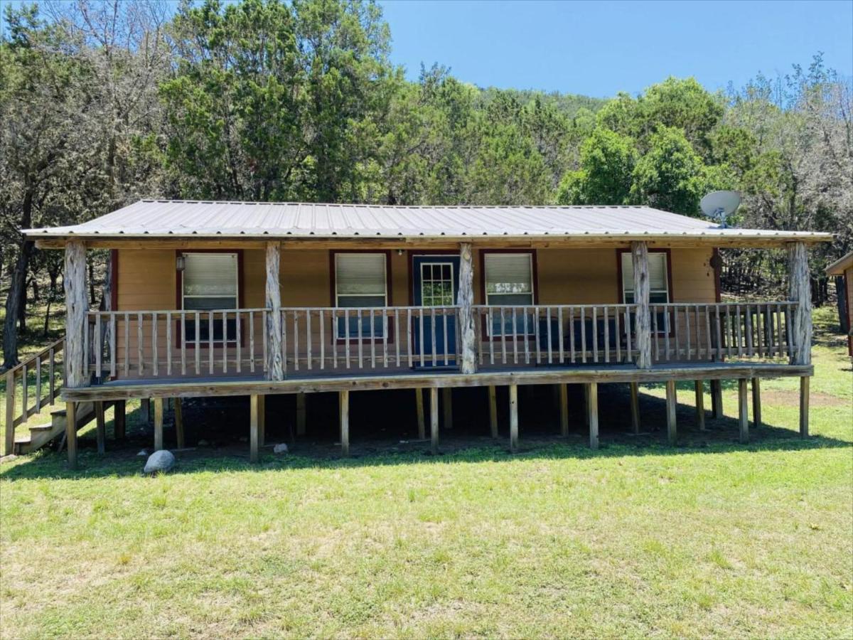 Riverstone Cabins Hotel Leakey Екстериор снимка