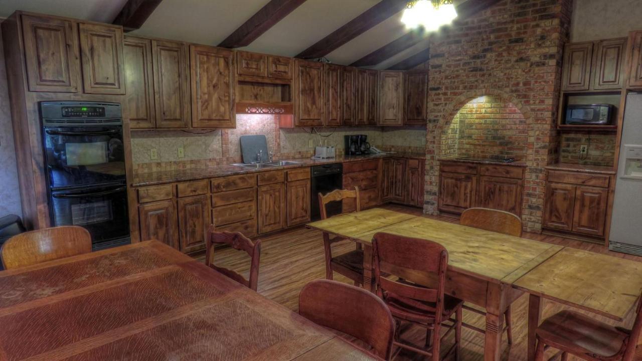 Riverstone Cabins Hotel Leakey Екстериор снимка