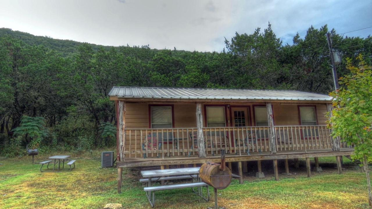 Riverstone Cabins Hotel Leakey Екстериор снимка