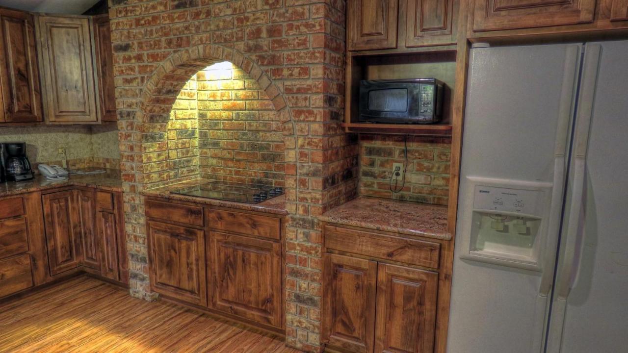 Riverstone Cabins Hotel Leakey Екстериор снимка