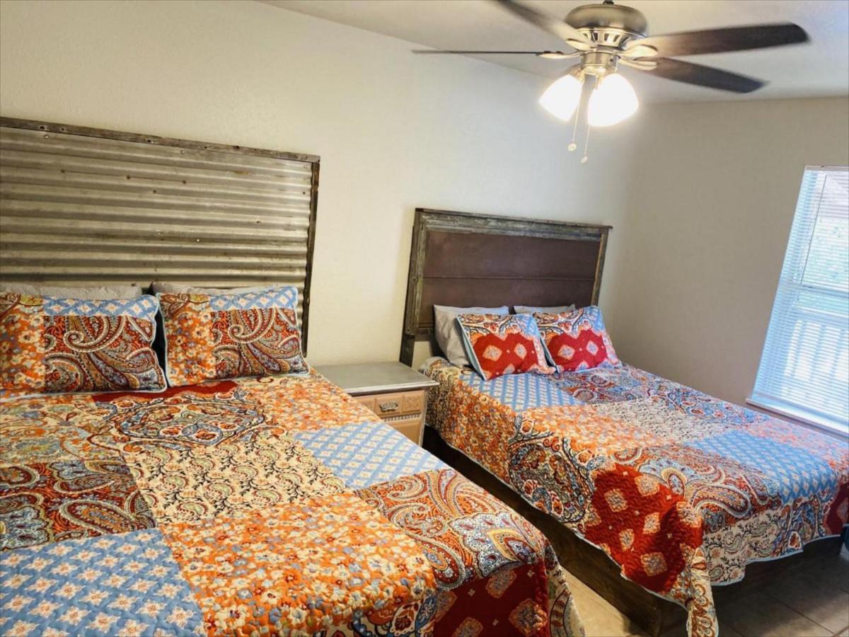 Riverstone Cabins Hotel Leakey Екстериор снимка