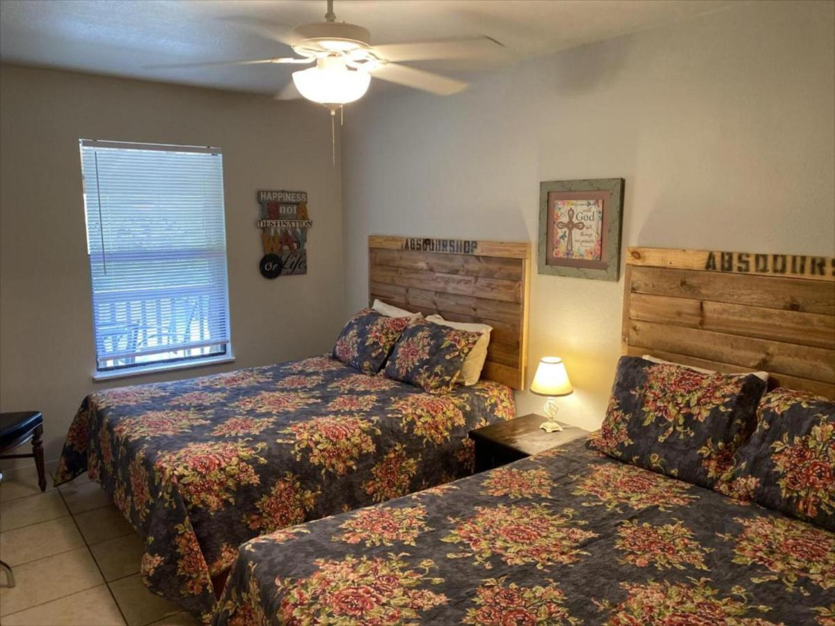 Riverstone Cabins Hotel Leakey Екстериор снимка