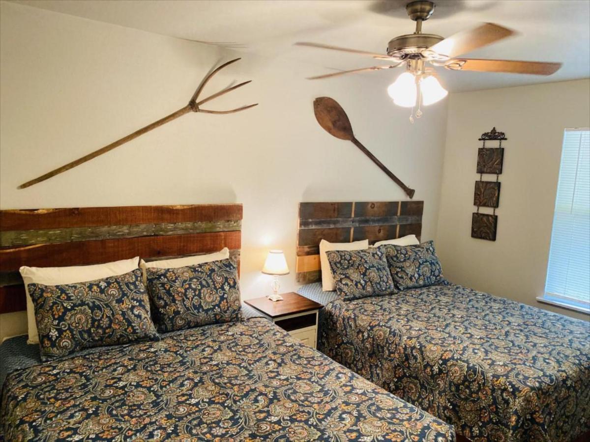 Riverstone Cabins Hotel Leakey Екстериор снимка